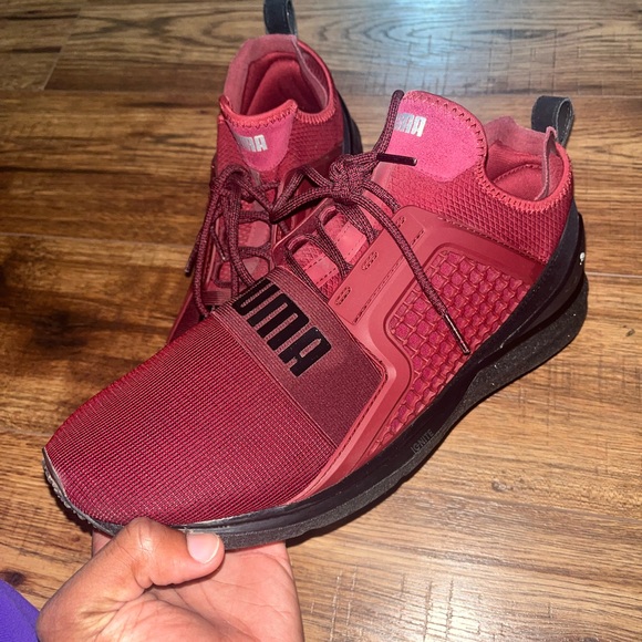 Only worn once puma burgundy shoes. Great quality and very comfortable. - Picture 3 of 4